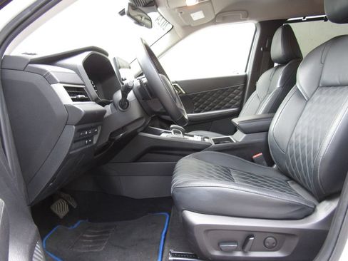 Used 2024 Mitsubishi Outlander 4WD Plug-In Hybrid image 10