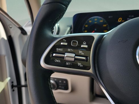 Used 2023 Mercedes-Benz GLB 250 4MATIC image 30