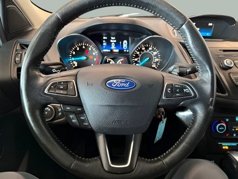 Used 2018 Ford Escape SE w/ SE Sport Appearance Package FWD image 17
