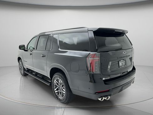 Used 2025 Chevrolet Suburban Z71 AWD/4WD image 7