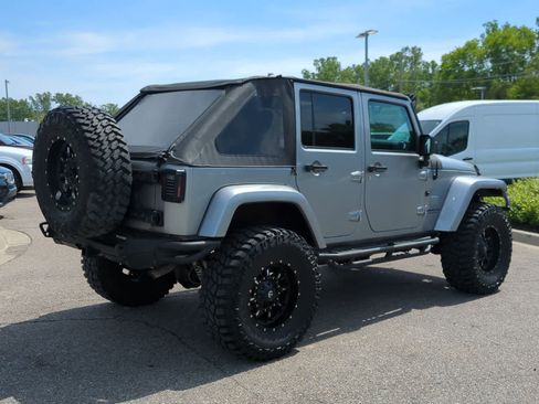 Used 2014 Jeep Wrangler Unlimited Sahara w/ Dual Top Group AWD/4WD image 8