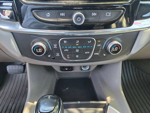 Used 2018 Chevrolet Traverse LT w/ LPO, Blackout Package AWD/4WD image 18