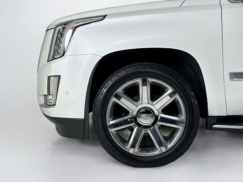 Used 2019 Cadillac Escalade ESV Luxury image 28