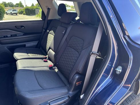 Used 2025 Nissan Pathfinder SV FWD image 40
