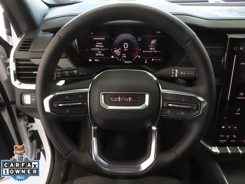 Used 2025 GMC Acadia Elevation image 17