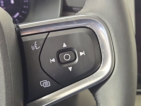 Certified 2024 Volvo XC40 B5 Plus w/ Climate Package image 24