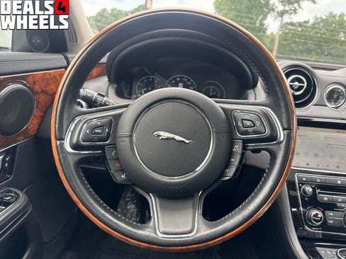 Used 2019 Jaguar XJ R-Sport AWD/4WD image 14