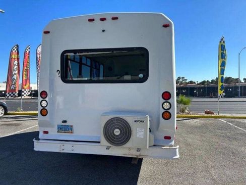 Used 2006 Ford E-350 and Econoline 350 Super Duty RWD image 13