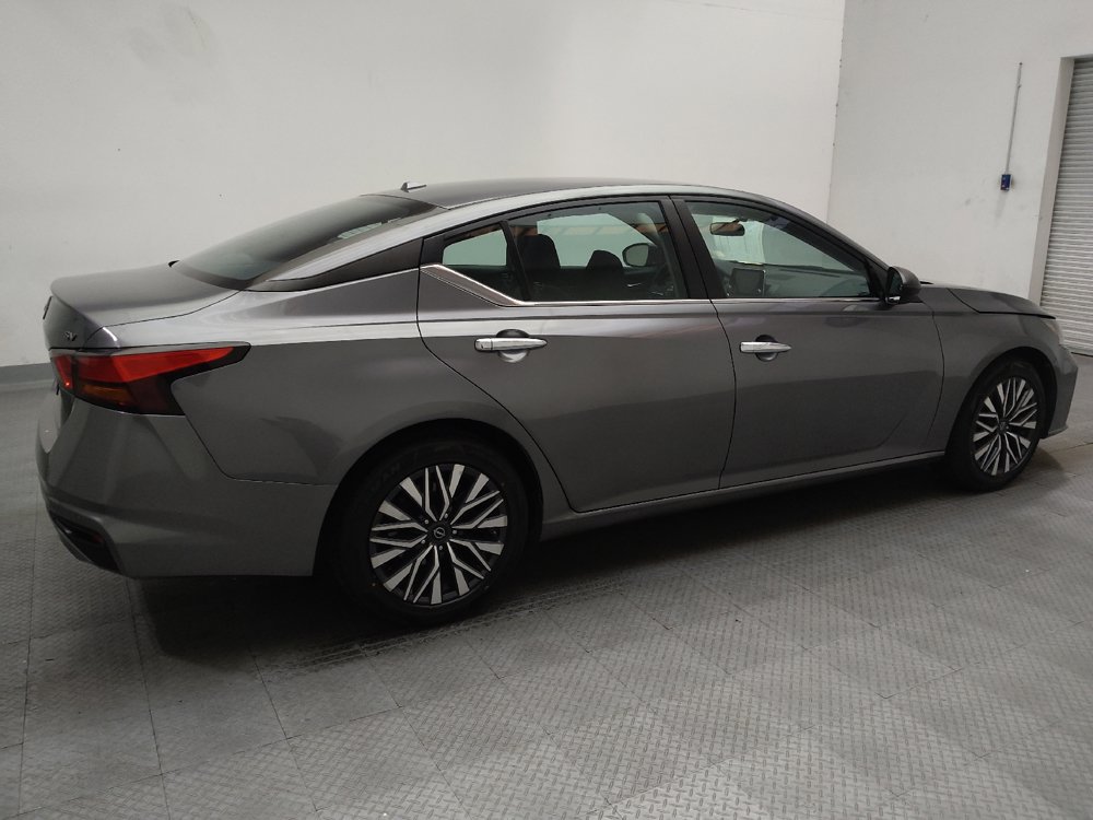 Used 2024 Nissan Altima 2.5 SV FWD image 10