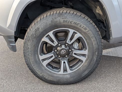 Used 2017 Toyota Tacoma TRD Sport image 10