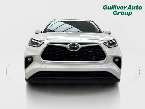 Used 2021 Toyota Highlander XLE FWD image 14