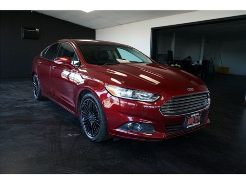 Used 2016 Ford Fusion SE w/ Equipment Group 202A FWD image 9