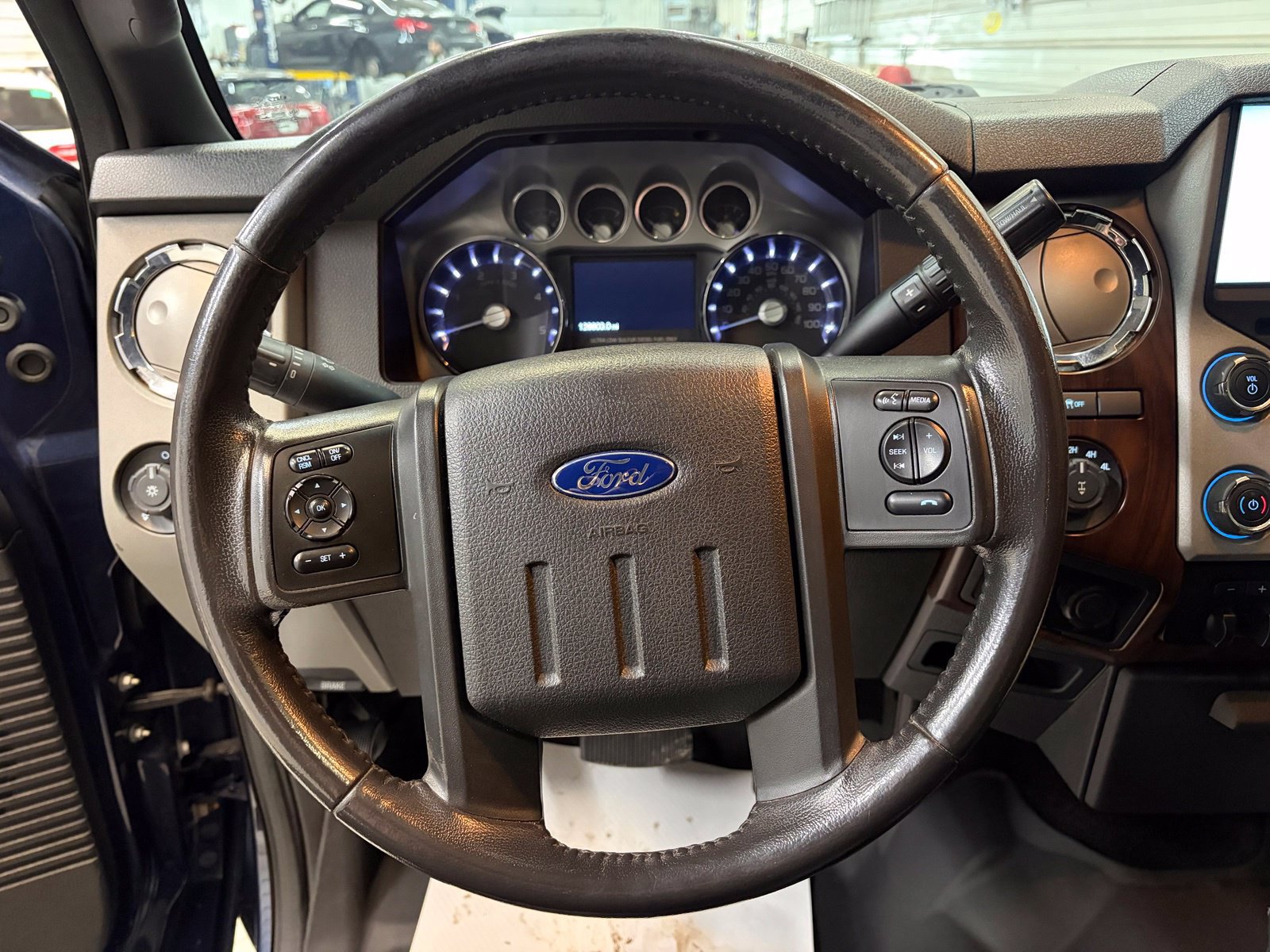 Used 2015 Ford F250 Lariat w/ Lariat Ultimate Package AWD/4WD image 11