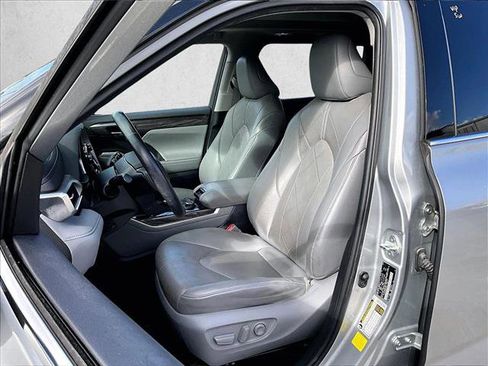 Used 2021 Toyota Highlander Platinum image 27