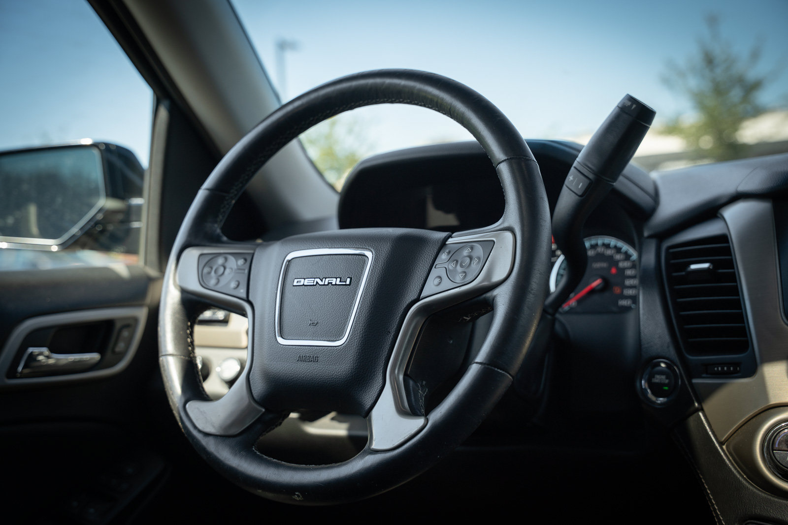 Used 2018 GMC Yukon XL Denali w/ Open Road Package AWD/4WD image 40