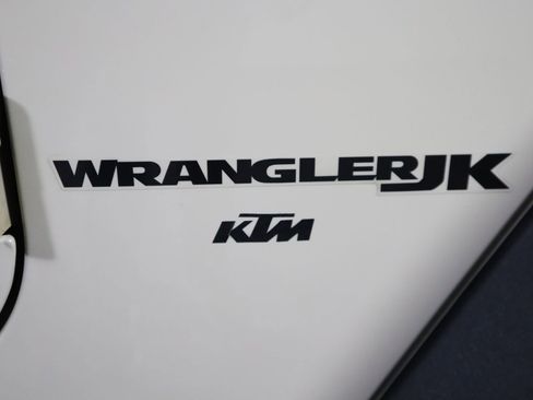 Used 2018 Jeep Wrangler Rubicon w/ Power Convenience Group image 7