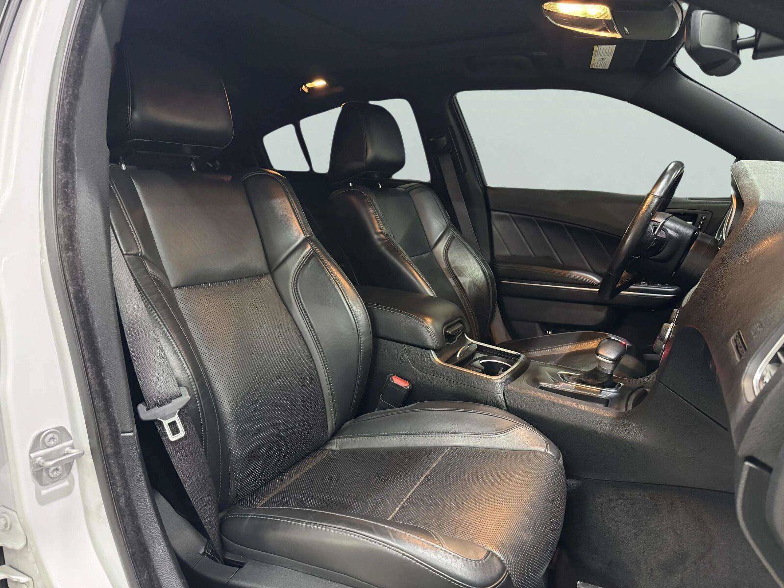 Used 2018 Dodge Charger R/T w/ Plus Group RWD image 28