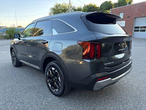 Certified 2025 Kia Sorento S AWD/4WD image 4