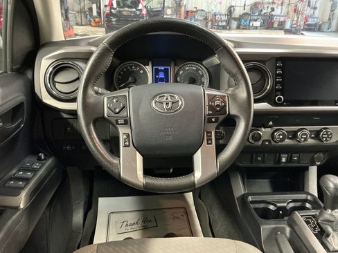 Used 2020 Toyota Tacoma SR5 AWD/4WD image 16