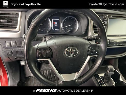 Used 2017 Toyota Highlander SE image 31