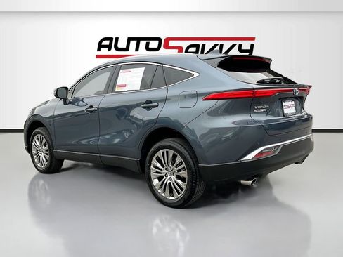 Used 2024 Toyota Venza XLE AWD/4WD image 5