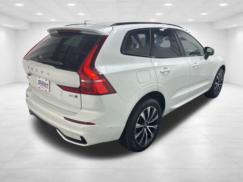 Used 2025 Volvo XC60 B5 Plus image 4