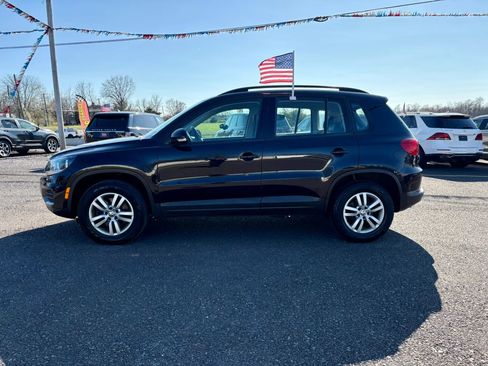 Used 2017 Volkswagen Tiguan S image 2