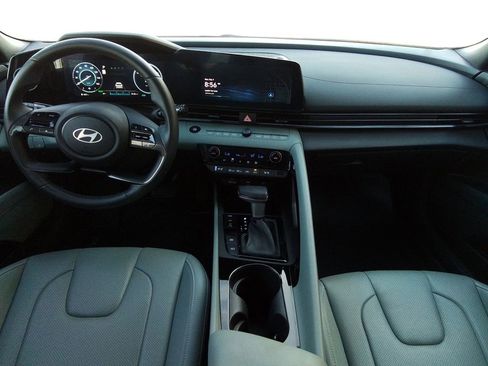 Used 2024 Hyundai Elantra Limited image 10