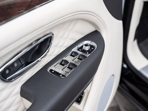 Used 2024 Bentley Bentayga Extended Wheelbase image 11