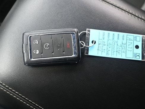 Used 2024 Jeep Grand Cherokee L Laredo AWD/4WD image 17