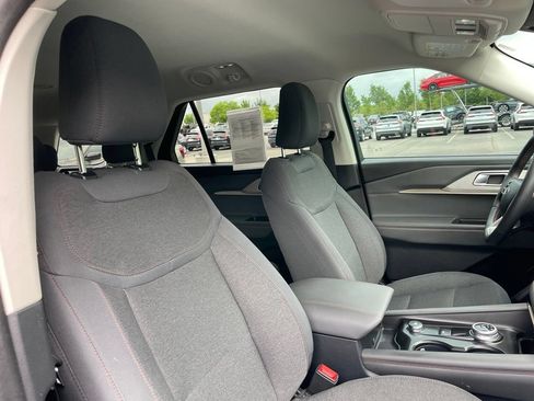 Used 2025 Ford Explorer Active RWD image 32