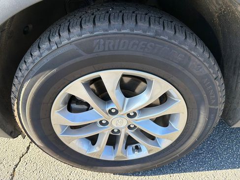 Used 2020 Hyundai Santa Fe SEL image 11