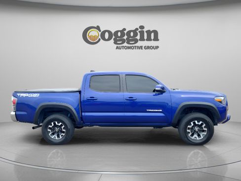 Used 2022 Toyota Tacoma TRD Off-Road AWD/4WD image 6