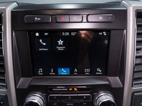 Used 2018 Ford F150 Lariat w/ Equipment Group 502A Luxury AWD/4WD image 26