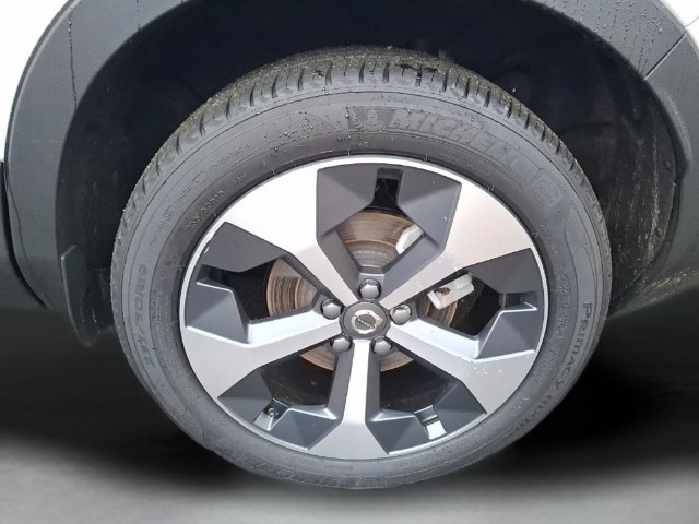 Certified 2026 Volvo XC40 B5 Plus AWD/4WD image 27