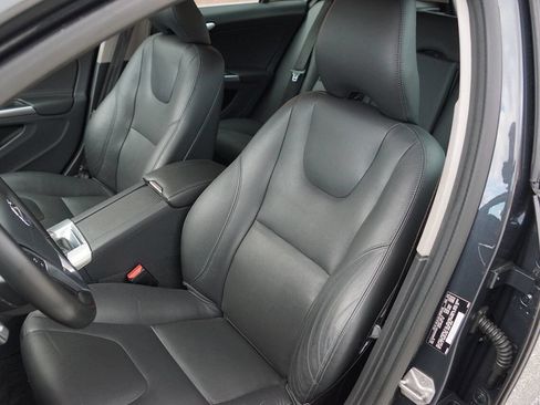 Used 2016 Volvo V60 T5 Premier w/ Convenience Package image 21