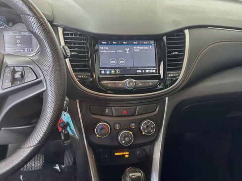 Used 2019 Chevrolet Trax LS FWD image 17