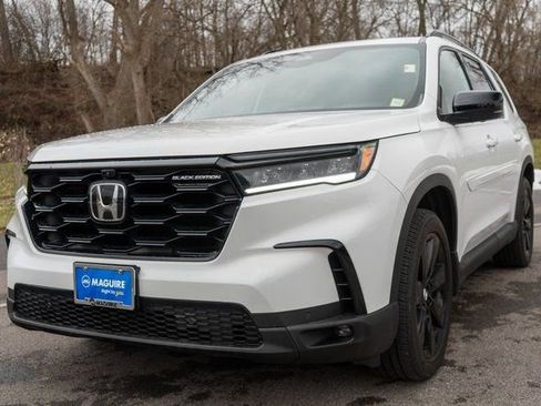 Used 2025 Honda Pilot Black Edition image 2
