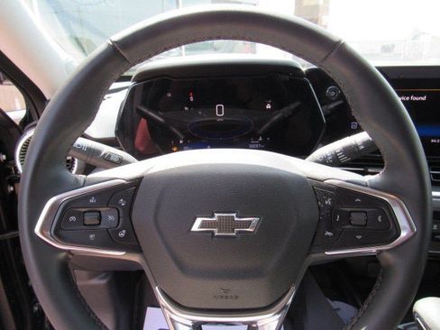 Used 2024 Chevrolet Trax ACTIV w/ Sunroof Package FWD image 12