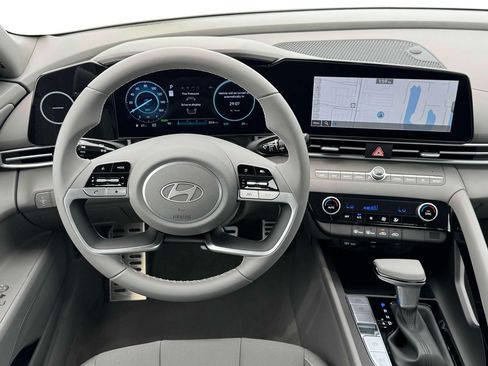 New 2025 Hyundai Elantra SEL FWD image 18