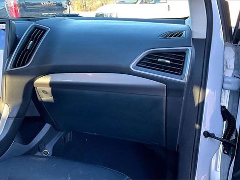 Used 2021 Ford Edge SE image 26