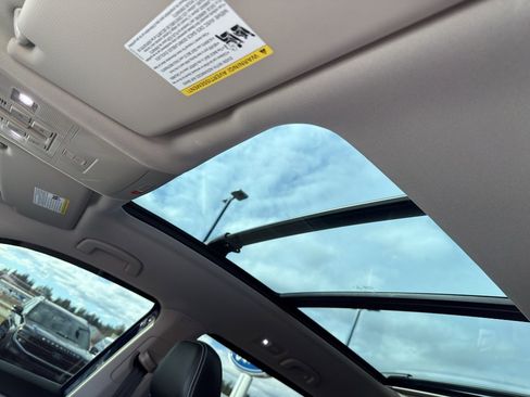 Used 2023 Volkswagen Atlas SE image 34