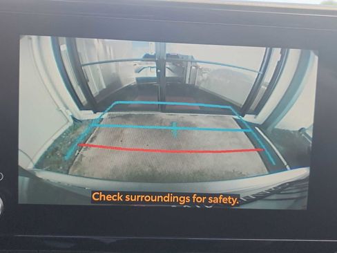 Used 2023 Toyota Highlander L image 18