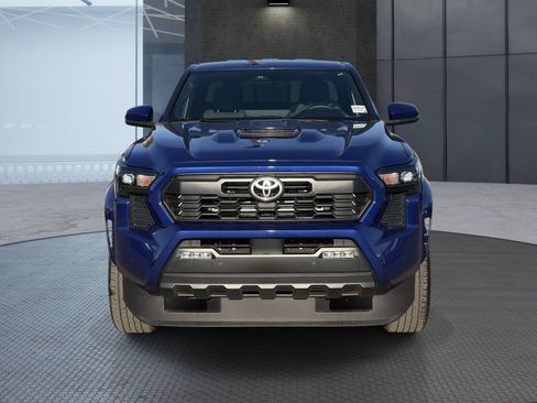 Used 2024 Toyota Tacoma TRD Sport w/ TRD Sport Upgrade Package RWD image 9