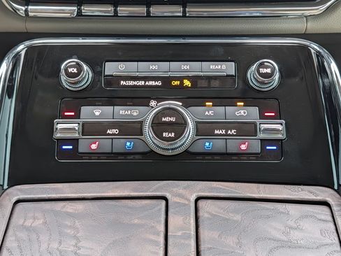 Used 2024 Lincoln Navigator L Reserve AWD/4WD image 19