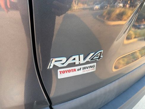 Used 2019 Toyota RAV4 LE FWD image 14