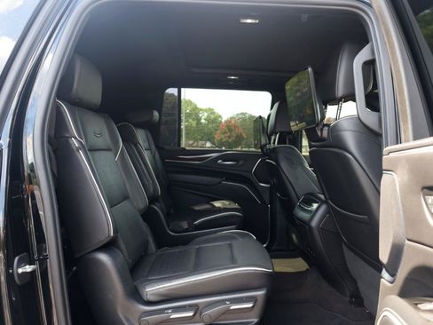 Used 2023 Cadillac Escalade ESV Premium Luxury AWD/4WD image 22