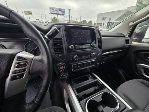 Used 2024 Nissan Titan SV w/ SV Convenience Package image 14