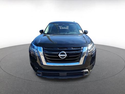 Used 2025 Nissan Pathfinder SV image 2