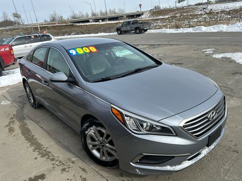 Used 2017 Hyundai Sonata SE image 2